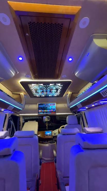 Tempo Traveller 17 Seater Gallery
