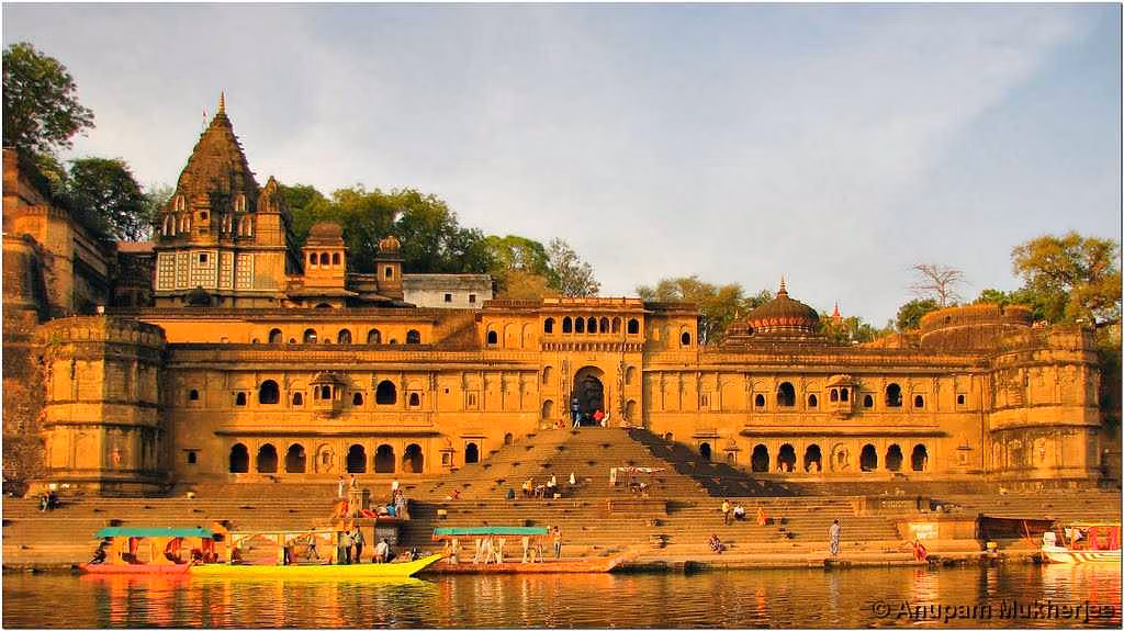 Indore to Maheshwar Fort Tour Package